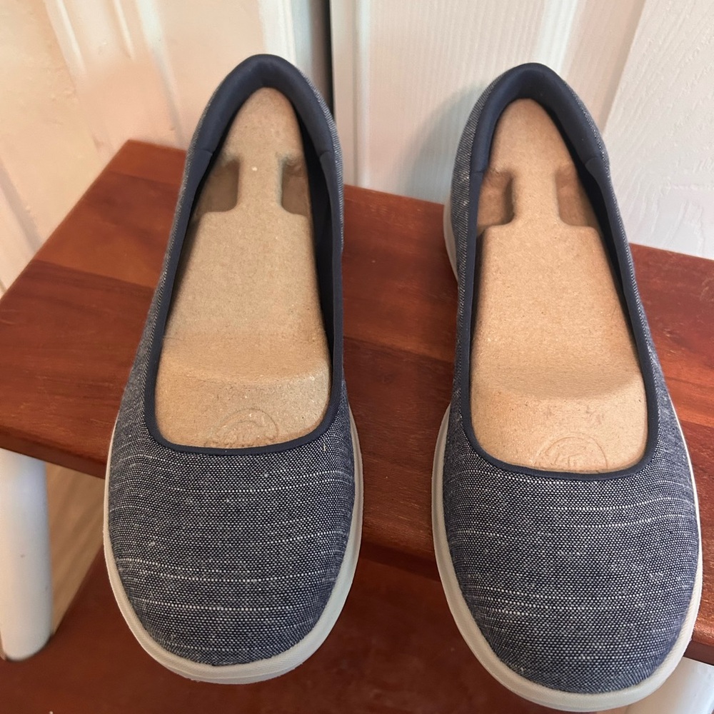 NWT Sketchers Go Walk Lite
